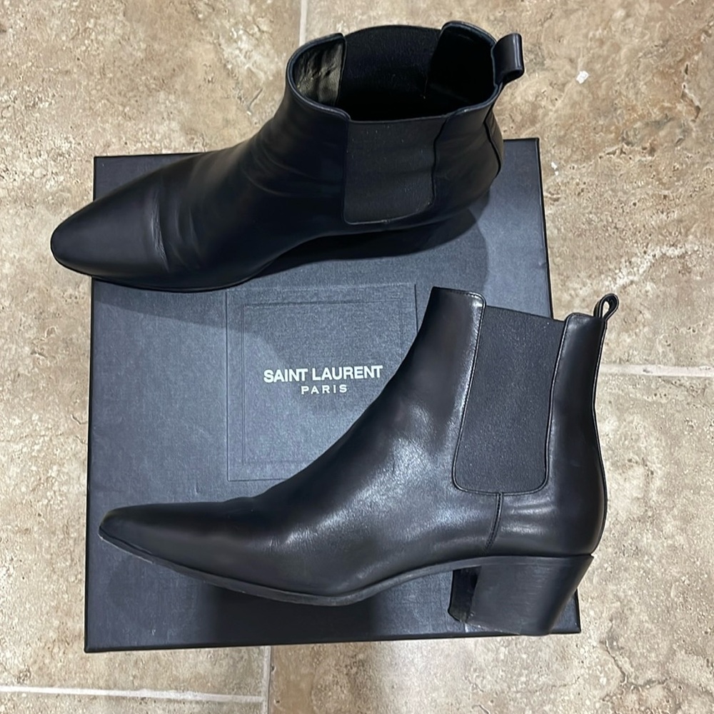 Amazing Saint Laurent leather chelsea boots size 40
